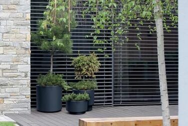 Квітковий горщик MELTOM з вкладишем та системою поливу Круглий та сучасний Морозостійкий та стійкий до ультрафіолету Пластиковий горщик для використання в приміщенні та на вулиці (Антрацит, XL) Антрацит XL