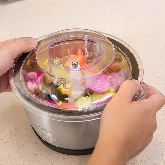 Електрична м'ясорубка для м'яса та овочів. 600 Вт, 4 чорні титанові леза, чаша з нержавіючої сталі об'ємом 1,5 л та 2 швидкості (4