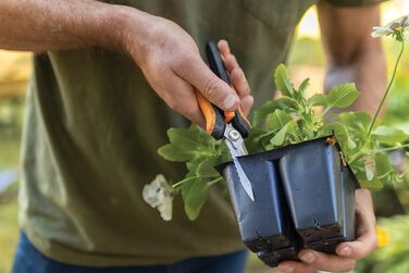 Садові ножиці Fiskars універсальні, довжина 20,6 см, леза з нержавіючої сталі/пластикові ручки, чорні/помаранчеві, суцільні, SP-320, 1063328