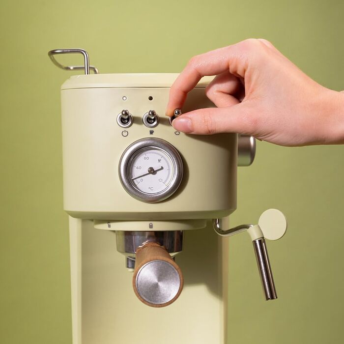 Кавоварка Compact Power Espresso 20 Retro Green 1100 Вт, 20 бар, система термоблоків, поворотний відпарювач, важіль фільтра з подвійним виходом і 2 фільтрами, 1,25 літра з манометром зеленого кольору