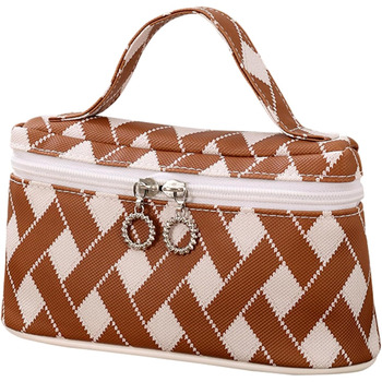 Косметичка, універсальна та містка, тримає ваші речі в порядку та організовано, чорна