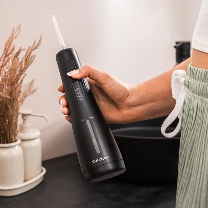 Імпульсів/хв, 90 PSI, резервуар 250 мл, 4 режими, 8 насадок (вкл. ортодонтична/пародонтальна/для язика), поворот на 360, IPX7, компактний та легкий., 1600