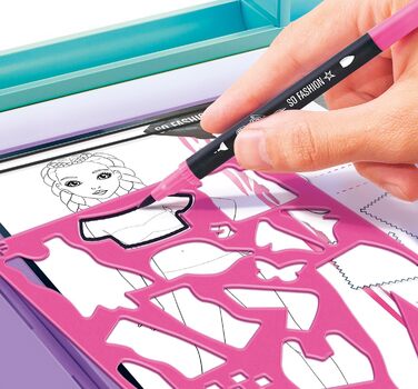 Стиль для всіх - Планшет для дизайнера одягу - Набір для творчого малювання та рукоділля для дітей віком від 6 років - Повний кейс для студії дизайну одягу з тканинами, трафаретами та наклейками - Студія дизайнера одягу OFG 276