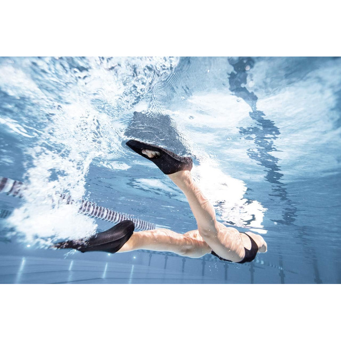 Ласти для плавання Arena Powerfin, тренувальні ласти для дорослих, 100 силікон, зручні та короткі ласти 35-36 EU чорні, срібні