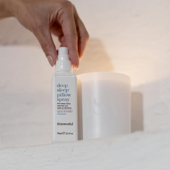 Спрей для подушки This Works Deep Sleep, 75 мл Натуральний спрей для сну з лавандою, ромашкою та ветивертом науково розроблений спрей для подушки для підтримки сну. Різнокольоровий 75 мл (1 упаковка)