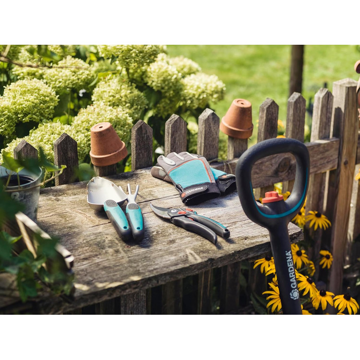 Садові ножиці Gardena B/M Ножиці для дерев, безпечні для рослин, з обхідним лезом для гілок та сучків, максимальний діаметр різання 24 мм, вбудована пружина в ручці, верхнє лезо з антипригарним покриттям (8904-20) Діаметр різання 24 мм (M) Обхідне лезо