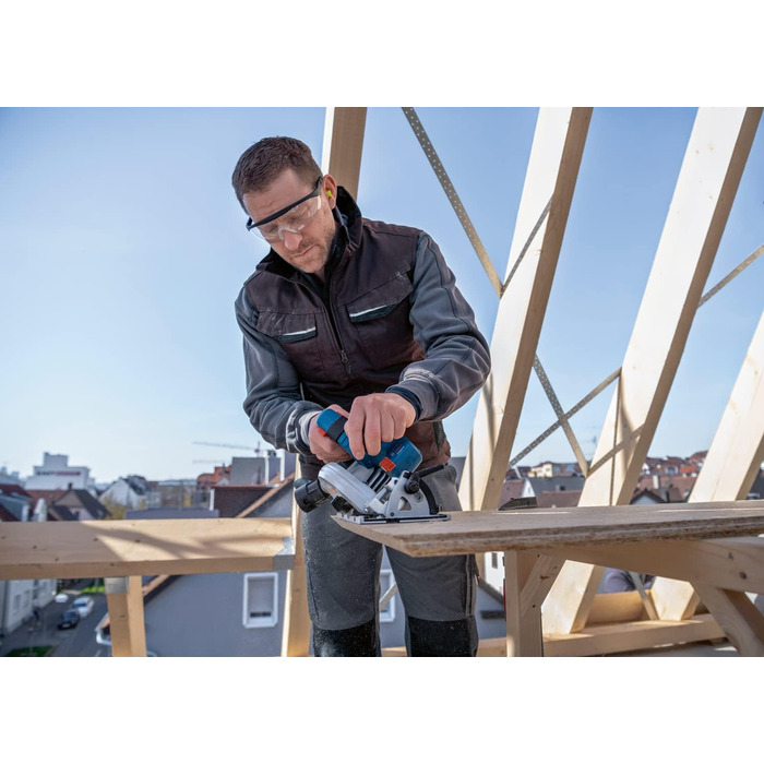 Акумуляторна дискова пила Bosch Professional 18V System GKS 18V 57-2 (пиляльний диск 165 мм, глибина різання 57 мм, без акумулятор