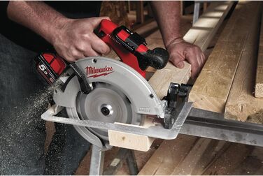 Циркулярна пила Milwaukee M18 CCS55, 18,0 В, без акумулятора та зарядного пристрою, 18 В, колір червоний