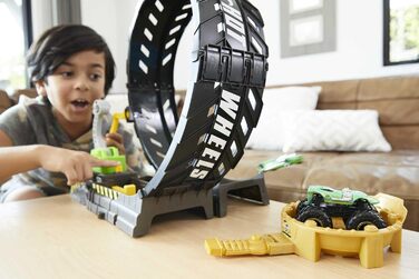 Ігровий набір Monster Trucks Looping Challenge з 1 вантажівкою-монстром і 1 транспортним засобом у масштабі 164, гоночний трек для