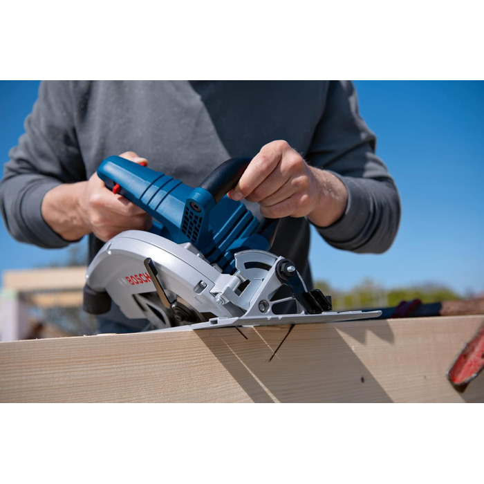 Акумуляторна дискова пила Bosch Professional 18V System BITURBO GKS 18V-68 C (вкл. 1 пиляльне полотно, захисний кожух, без акумуля