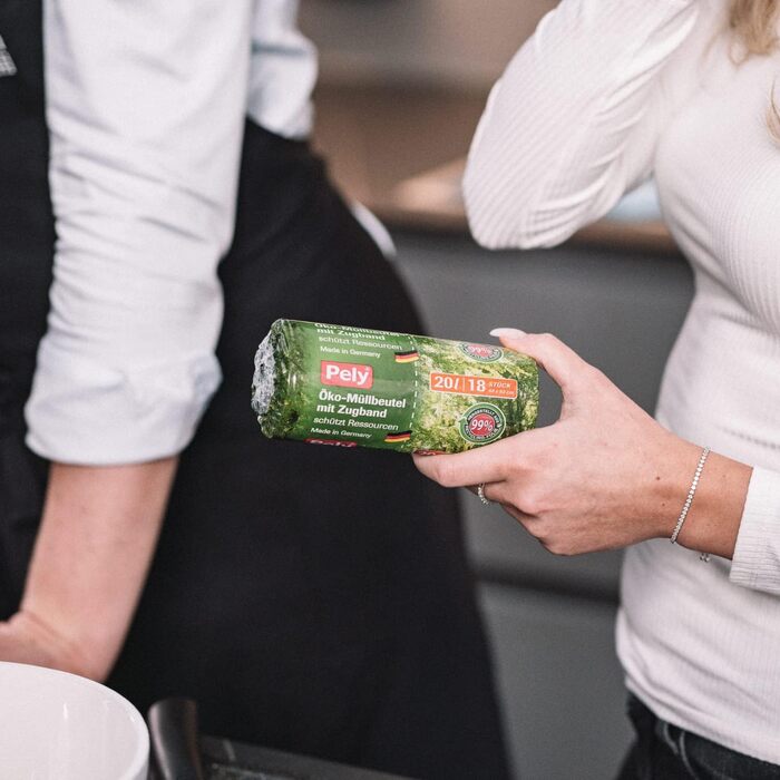 Екологічні сміттєві пакети Pely зі шнурком, 20 літрів, вигідна упаковка 10 x 18 пакетів в коробці, 99 переробленого матеріалу, непрозорі, для побутових та залишкових відходів