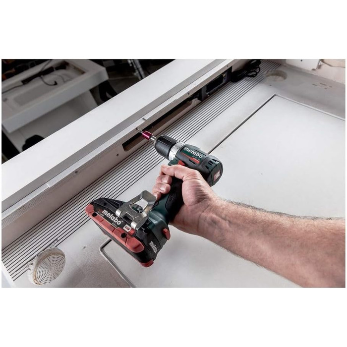 Акумуляторний дриль-шуруповерт BS 18 L BL 18V, 2 шт. 2 Ач Li-Ion акумулятора, безщітковий, вкл. зарядний пристрій, кейс. зарядний