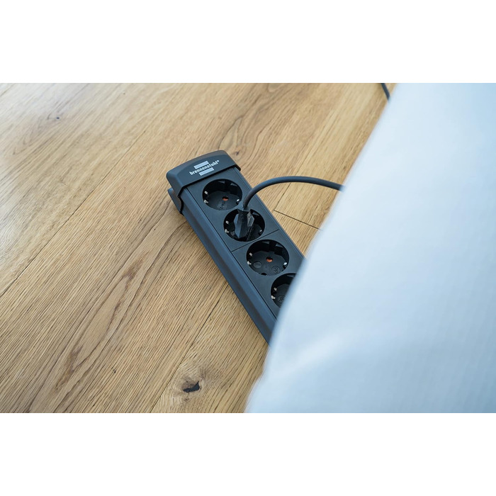 Розетка Brennenstuhl Premium-Line 4-х розкладна (розетка з вимикачем і кабелем 1,8 м, кут захисного контакту розеток -45, зроблено
