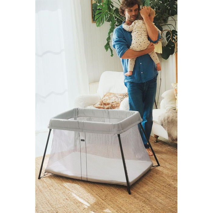 Дорожнє ліжечко BabyBjrn Light, сріблясте