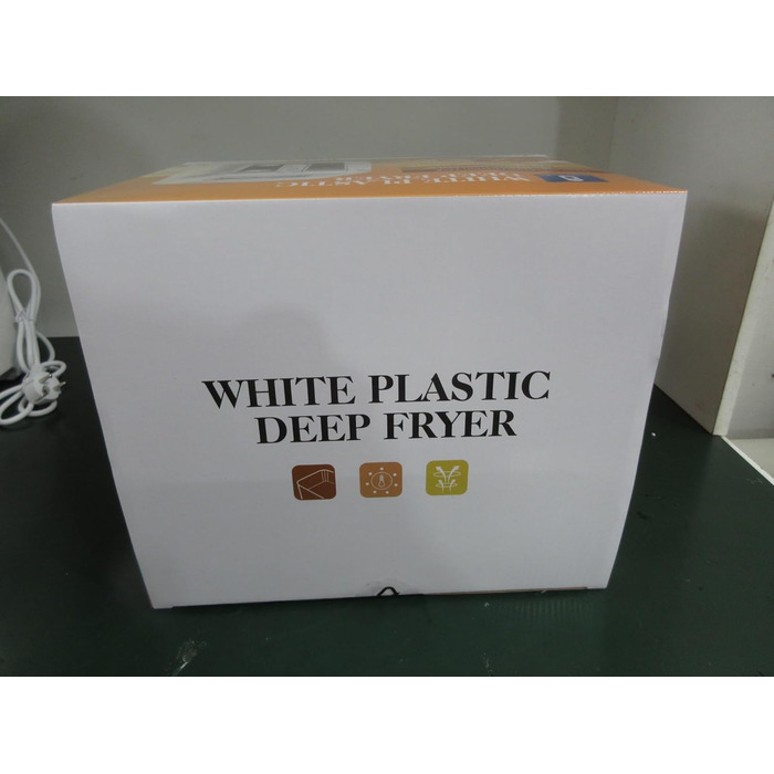 Фритюрниця Aigostar з олією, 1650 Вт, фритюрниця 2.5 л з оглядовим вікном, контроль температури, світловий індикатор, білий