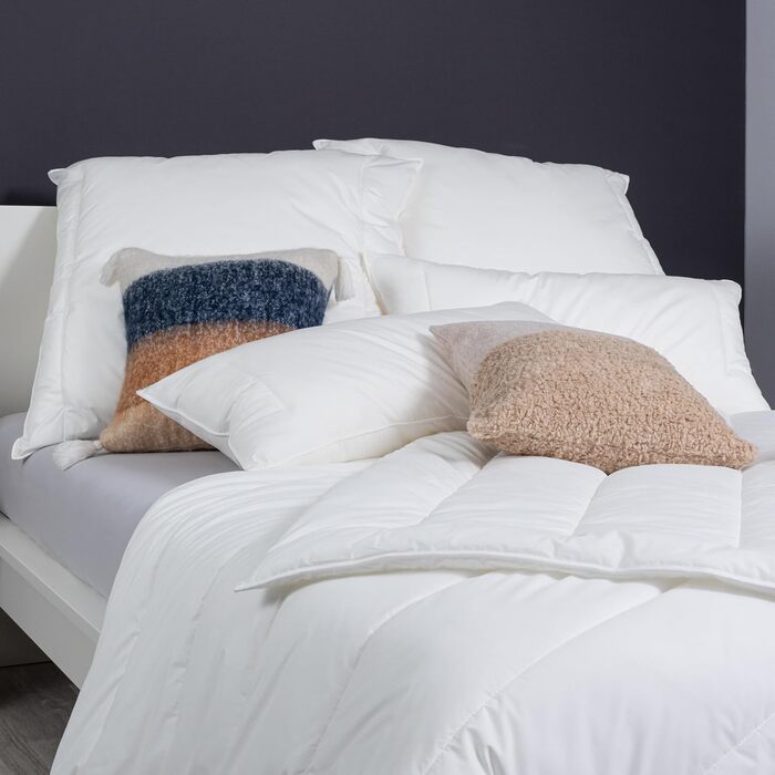 Подушка Centa-Star Vital Plus, 80 x 80 см, брендовані кульки з порожнистого волокна, змінний наповнювач, із застібкою-блискавкою, Oeko-Tex Standard 100 Клас 1, біла, (1 упаковка)