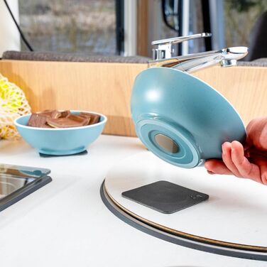 Магнітні миски silwy DOLOMIT Набір з 2 шт. Ø 16 см Магнітні пластикові миски з протиковзким кільцем Для автофургонів, кемпінгу та човнів Небиткі, легкі та нековзні Зроблено в Німеччині, синього кольору