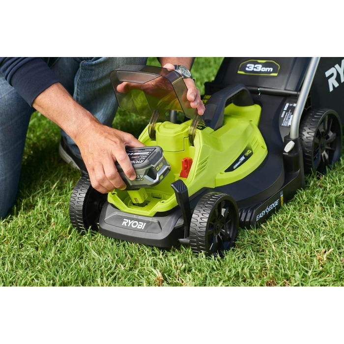 Акумуляторна газонокосарка Ryobi ONE 18 В, ширина зрізу 33 см, з акумулятором 2х4,0 Ач та зарядним пристроєм, складна, зручна ручка