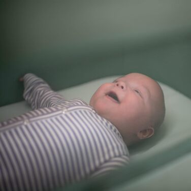 Дитяче ліжечко Maxi-Cosi Iora, складне, 0-6 місяців, макс. 9 кг, 4 положення нахилу та 5 положень висоти, легко штовхати, зручний матрац, великий кошик, легко переносити, колір Essential Graphite