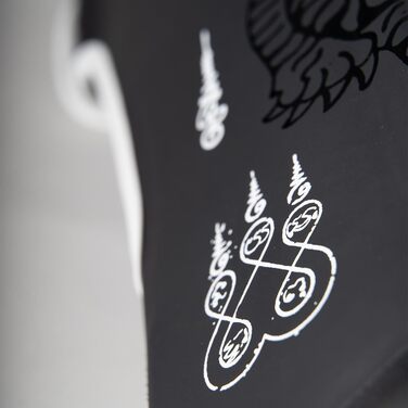 ВИДІВ ЗБРОЇ Щитки для гомілок Sak Yant Big Tiger, матово-чорні, для тренувань та змагань, високоякісна синтетична шкіра, ідеальна амортизація та міцні шви, муай-тай, K1, MMA, карате та кікбоксинг, 8