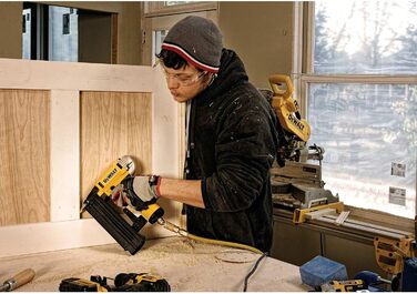 Пневматичний цвяходер (для вертикальних цвяхів 15-50 мм, безмасляний, з регульованою системою розблокування - одинарний або контак