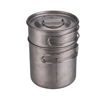 Складаний набір кемпінгового посуду для використання на свіжому повітрі, включаючи кемпінгову сковороду та горщики для пікніка для піших прогулянок та походів.