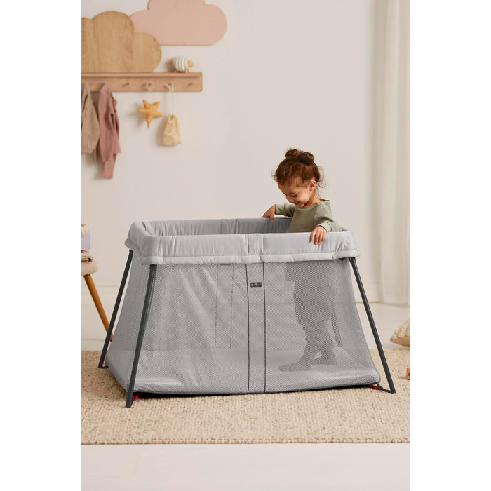 Дорожнє ліжечко BabyBjrn Light, сріблясте