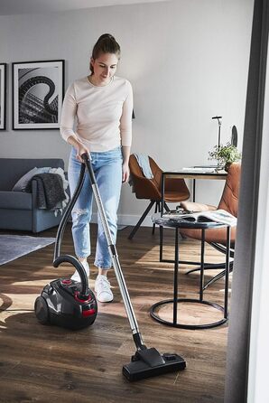 Пилосос із мішком Grundig VCC 3850 A, 800 Вт, 2,1 л, чорний/червоний