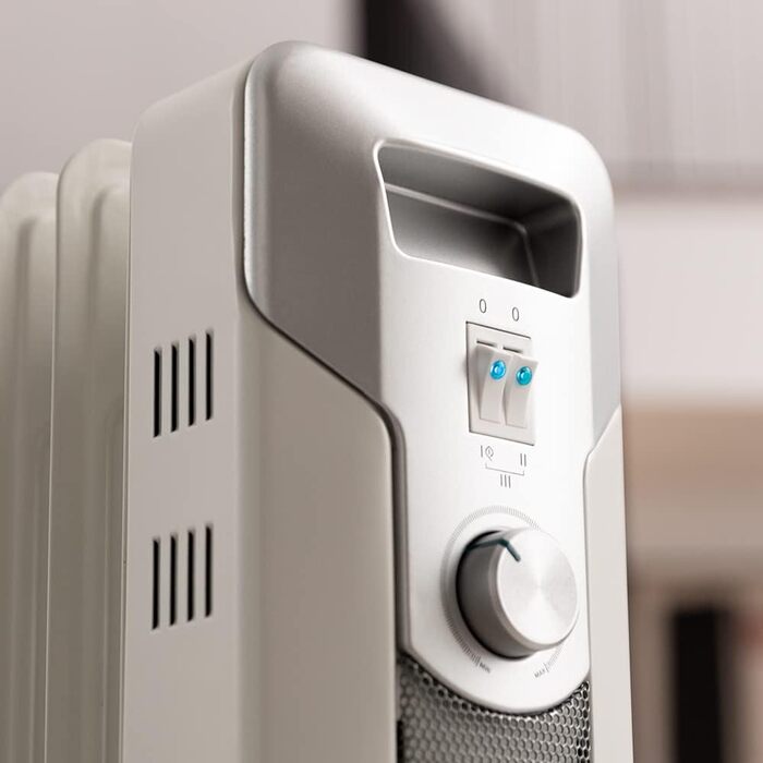 Масляний радіатор Cecotec ReadyWarm 11000 Space. Масляний радіатор потужністю 2500 Вт з 11 нагрівальними ребрами та 3 рівнями потужності, площа охоплення 25 м, місце для зберігання кабелю, легке керування, ручка, колеса. Білий. 2500 Вт