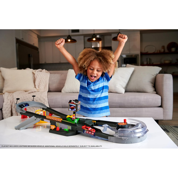 Інтерактивний ігровий набір з гоночним треком, прискорювачем, піт-лейн, подіумом переможця, автомобілем Блискавки МакКуїна, для ді