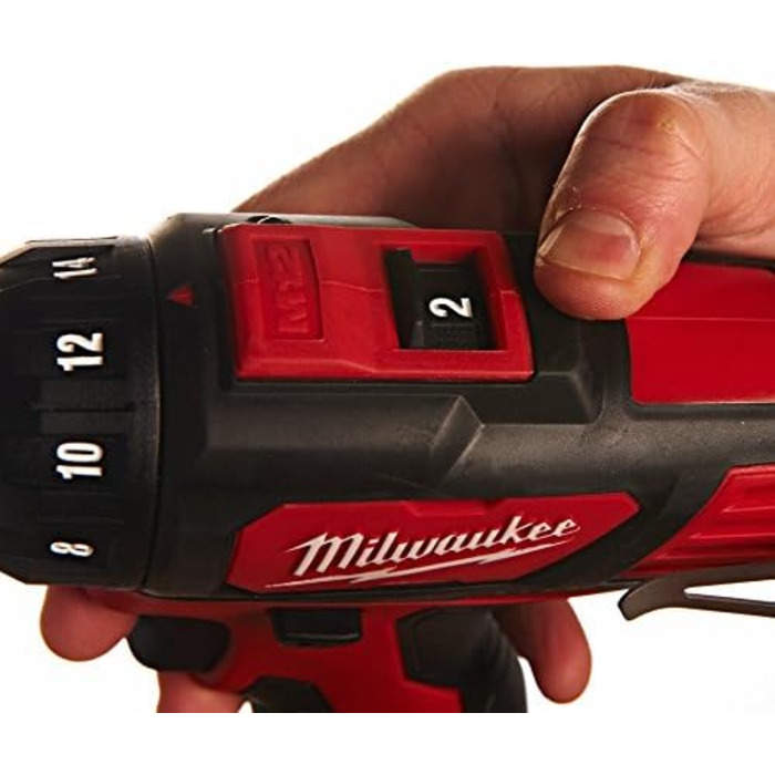 Акція на акумуляторний дриль-шуруповерт Milwaukee M12BDD-152C 2 шт. 12 В / 1,5 Ач Li-Ion, , 4933451460
