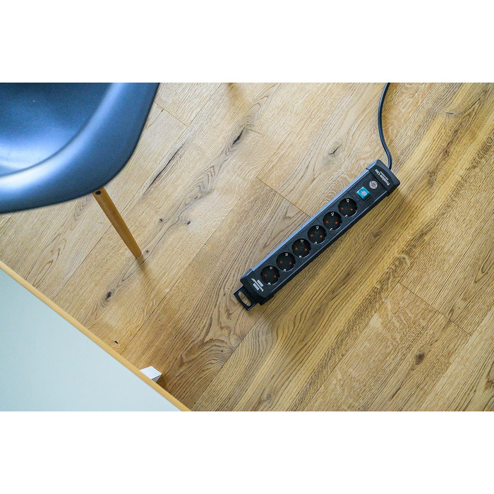 Розетка на 6 розеток (розетка на 6 розеток з вимикачем і кабелем 3 м - кут нахилу захисного контакту розеток 45, зроблено в Німечч