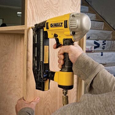 Пневматичний вертикальний цвяходер DEWALT Dnbsb, 64 мм