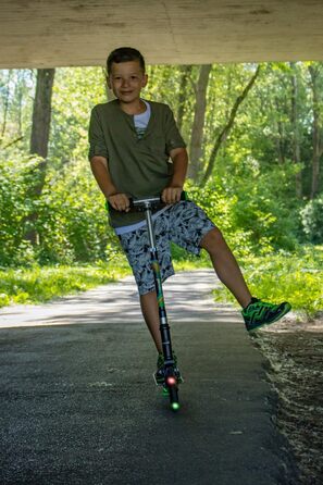Самокат, 180 мм, ABEC 5, схвалений GS, регульований по висоті, світлодіодні колеса, зелено-чорний одинарний, 337 Aluminium Scooter