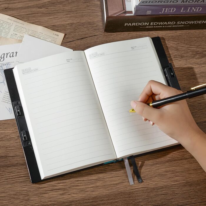 Щоденник формату A5 із кодовим замком та розкладним дизайном на 180, виготовлений із мякої штучної шкіри з тисненням знаків зодіаку ідеально підходить для дорослих, жінок, чоловіків та підлітків, для більшої конфіденційності кольору павиного синього