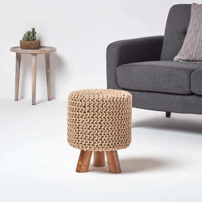Маленький круглий в&39язаний пуф Homescapes з дерев&39яними ніжками, бежевий, 32 x 32 x 42 см, в&39язаний пуф з товстим в&39язаним чохлом, виготовлений зі 100 бавовни, кремово-білий