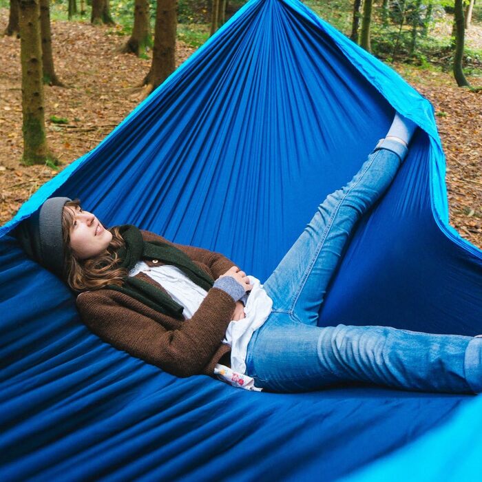 Гамак для кемпінгу HNG з нейлону та шовку для 2 осіб - 300 x 170 см, мобільний надлегкий, дихаючий - до 200 кг, включаючи підвіску, для подорожей, пляжу, саду, темно-синього та синього кольорів