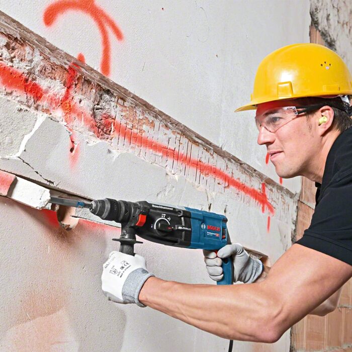 Перфоратор Bosch Professional GBH 2-28 F (потужність 880 Вт, макс. діаметр свердління бетону 28 мм, у комплекті набір свердел і зу