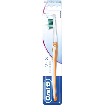 Зубна щітка Oral-B 1,2,3 Classic Care з короткою головкою, 35 середня