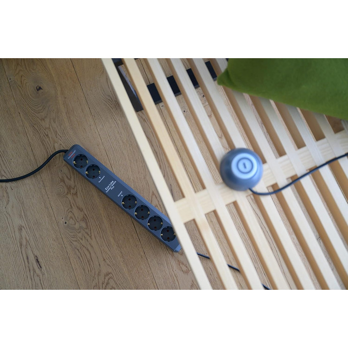 Вимикач Plus багаторозеток 6-місний (багаторозеток з 2 постійними та 4 перемикаючими розетками, ножний вимикач з підсвічуванням) а