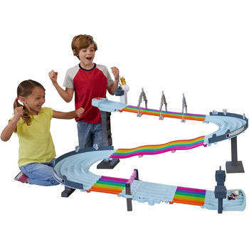 Гоночний трек Hot Wheels Mario Kart у веселкових кольорах, вкл. 2 іграшкові машинки (Маріо та Король Бу), зі світлом та звуками, 2