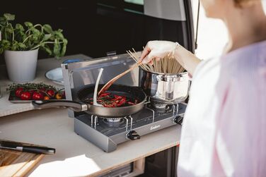 Газова плита Enders Camping Stove CANBERRA 2, 2-конфоркова, 2 конфорки з нержавіючої сталі 2x2,3 кВт, може працювати від газового балона або накрутного картриджа, загальна потужність 4,6 кВт, підставка для каструлі, знімна кришка, 1790