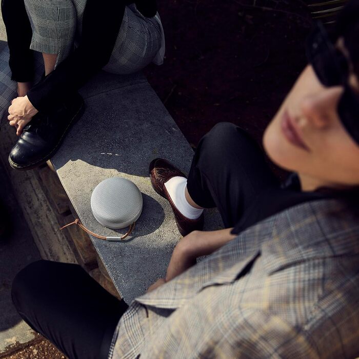 Бездротова портативна водонепроникна Bluetooth-колонка IP67 зі звуком на 360 градусів, голосовим помічником Alexa та спікерфоном,