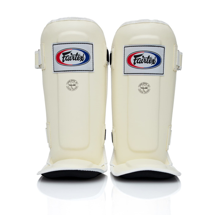 Щитки для гомілок Fairtex SP3 Muay Thai для чоловіків, жінок та дітей Тренування змішаних бойових мистецтв Висока якість, легкість та міцність Уникайте використання щитків під час тренувань Білий, розмір M