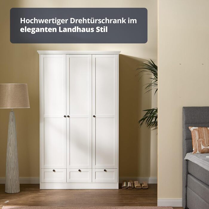 Шафа-купе KHG з орними дверима, біла, 3 двері, 3 шухляди, 1 вішалка для одягу, 5 полиць з регульованою висотою, цоколь, шафа в сільському стилі, 3-дверна