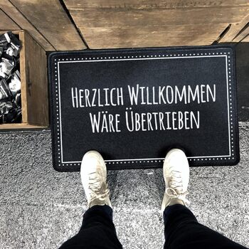 Килимок для дверей Печиво з невдачею з написом Теплий прийом це перебільшення (67 x 43 см нековзний, можна прати, чорний)