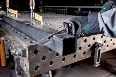 Акумуляторна шабельна пила Metabo SSE 18 LTX BL (з 2 акумуляторними батареями 5,2 Ач / 18 В, хід пиляльного диска 32 мм, зі вставк