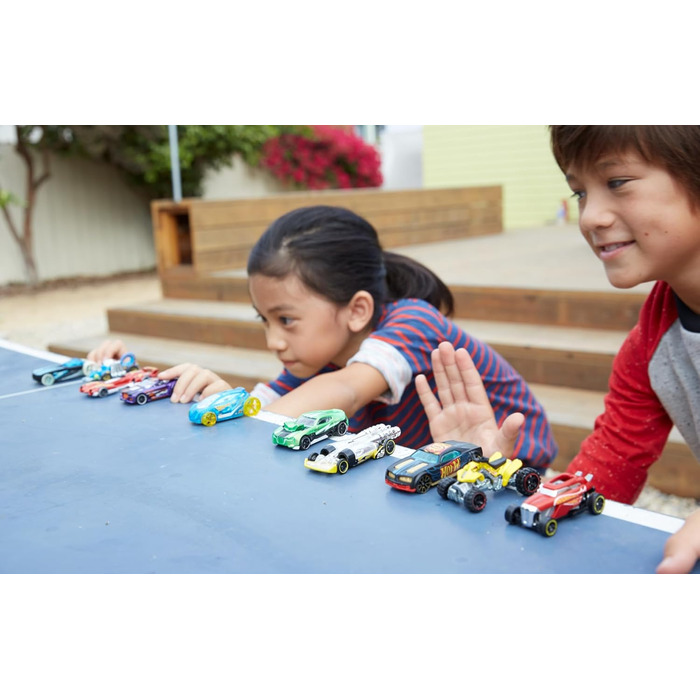 Набір машинок Hot Wheels, упаковка з 5 шт. , різні моделі іграшкових машинок, масштаб 164, з реалістичними деталями, автоіграшки,
