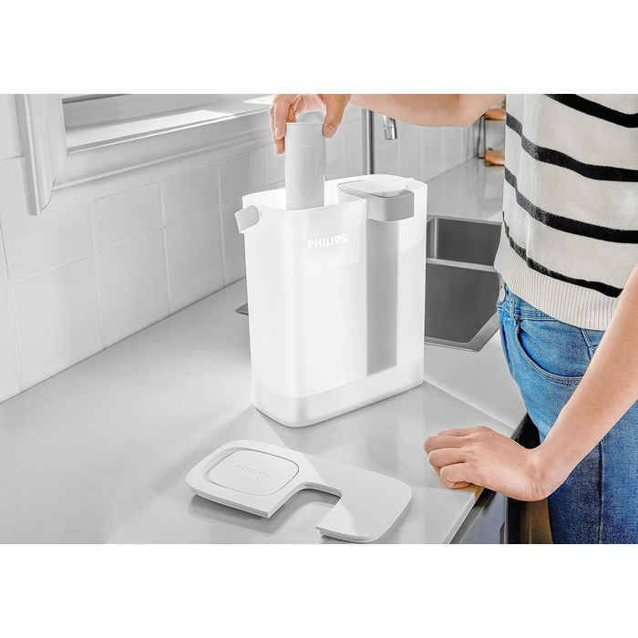 Фільтр для миттєвої обробки води Philips - місткість 3 л, швидкий потік 1 л/хв, перезаряджається через USB-C