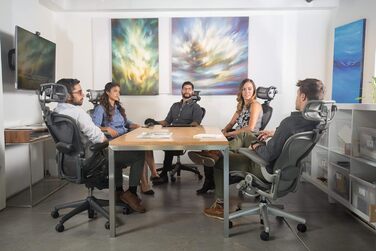 Оригінальний підголівник, розроблений зараз, для крісла Herman Miller Aeron H3 Carbon Кольори та сітка відповідають класичному кріслу Aeron 2016 року та попереднім моделям h3 для класичного чорного кольору